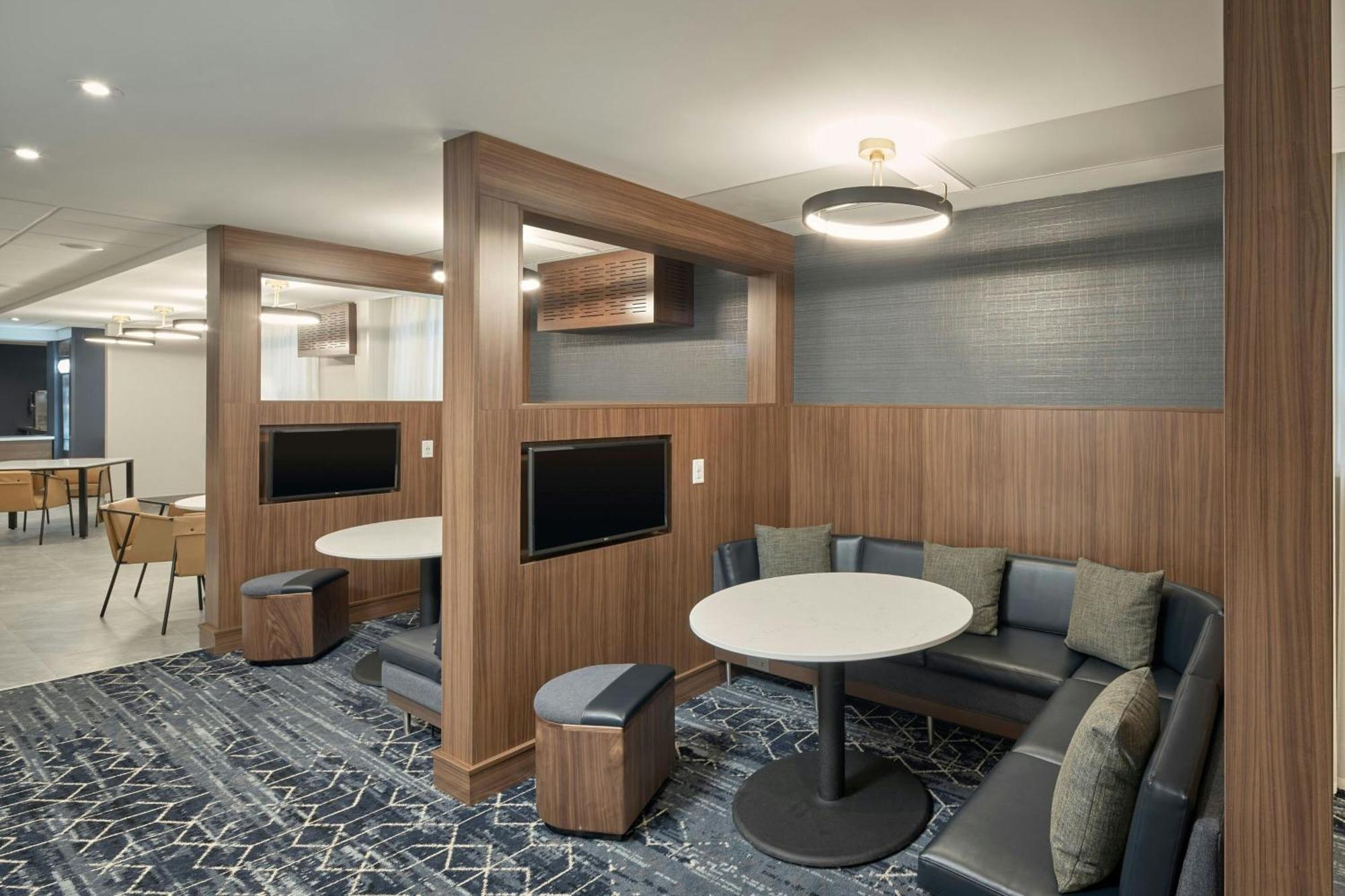 ホテル Courtyard By Marriott Regina Downtown エクステリア 写真